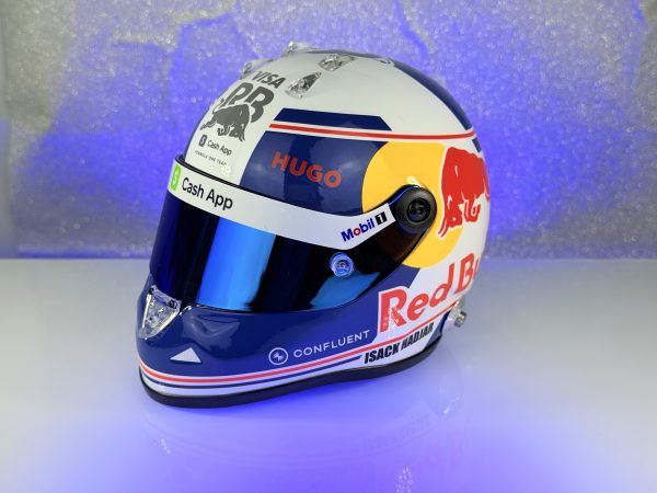 Forma1 Formula1 F1 sisak helmet SISAK Isack Hadjar Racing Bulls 2025 Schuberth - Mini helmet 1:2 Abu Dhabi GP